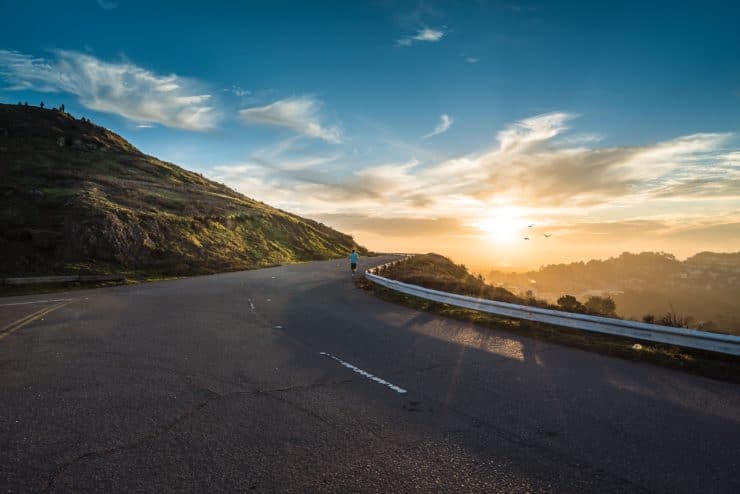 neue Ideen gemeinsam im Team erarbeiten - Photo by Joshua Sortino on Unsplash